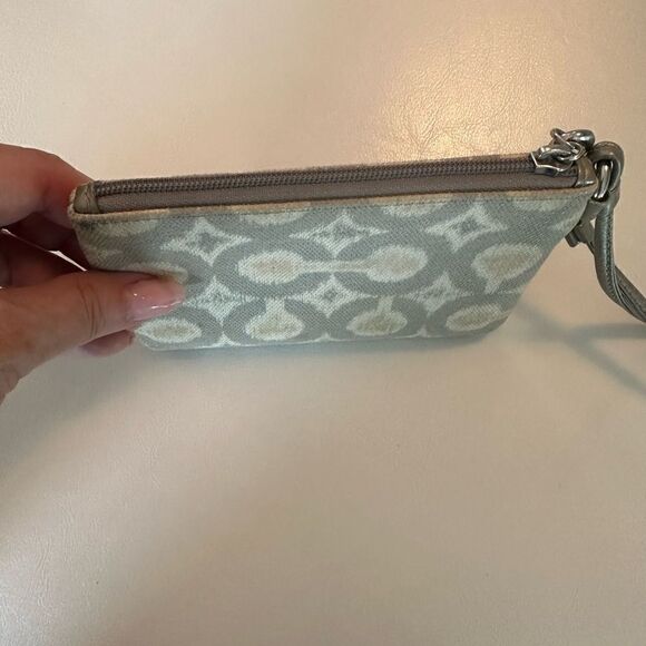 Coach cream canvas wristlet with leather trim. - Picture 5 of 8